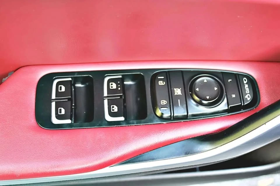 2018 Kia Stinger - Image 10 of 18