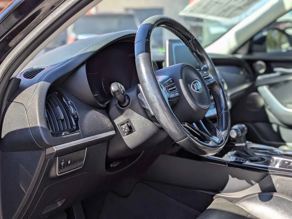 2018 Kia Stinger - Image 8 of 14