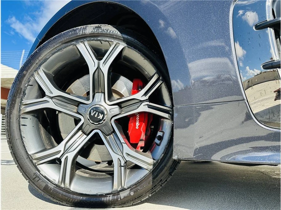 2018 Kia Stinger - Image 16 of 20