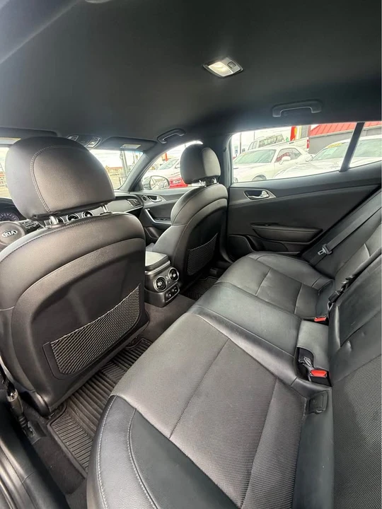 2018 Kia Stinger - Image 10 of 11