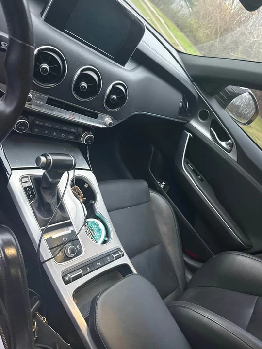 2018 Kia Stinger GT - Image 10 of 10