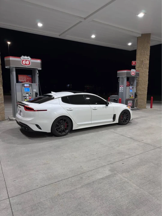 2018 Kia Stinger - Image 16 of 17