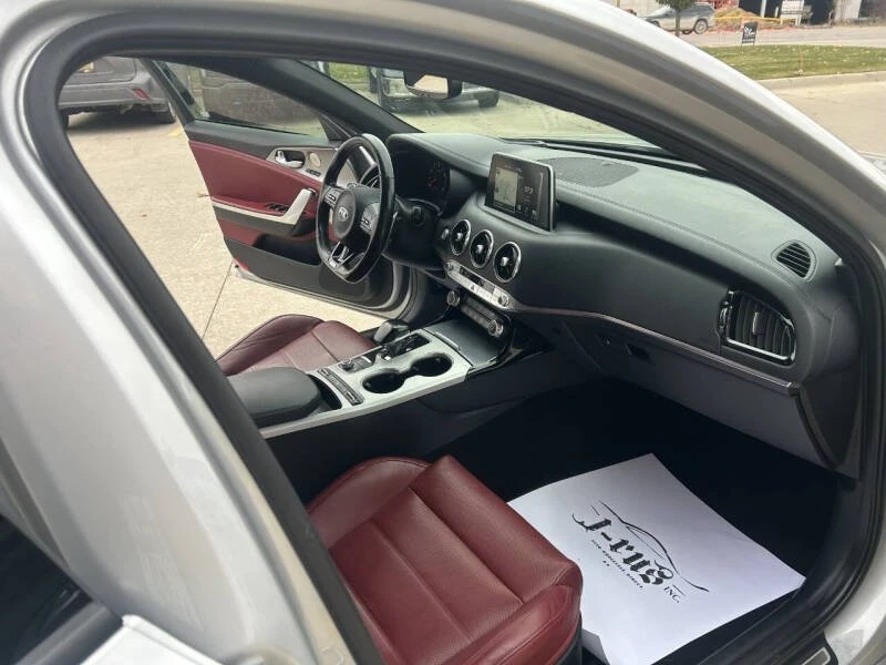 2018 Kia Stinger GT - Image 17 of 19