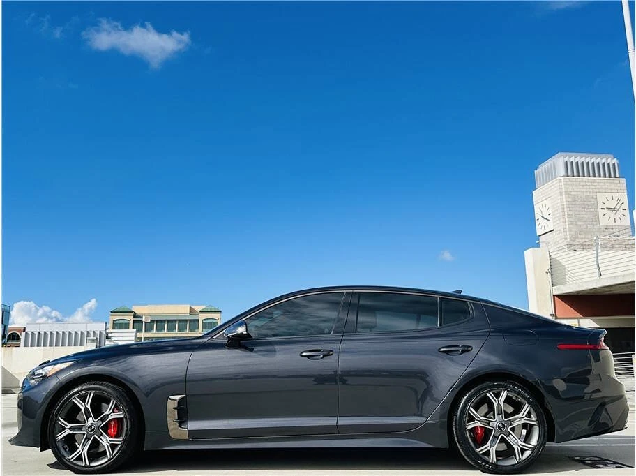 2018 Kia Stinger - Image 9 of 20