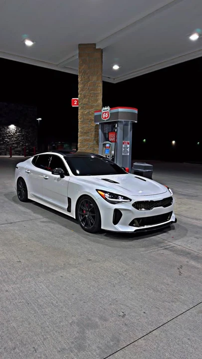 2018 Kia Stinger - Image 15 of 17