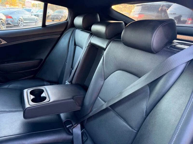 2018 Kia Stinger - Image 17 of 20