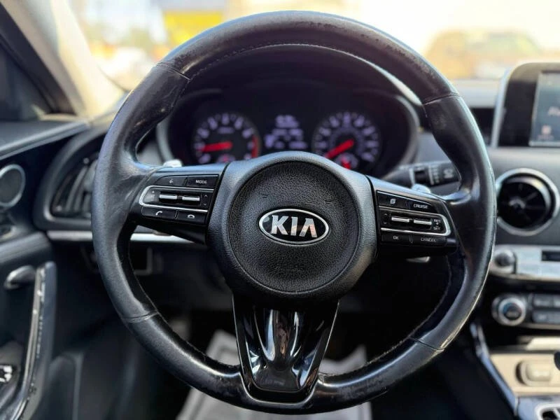 2018 Kia Stinger - Image 10 of 18