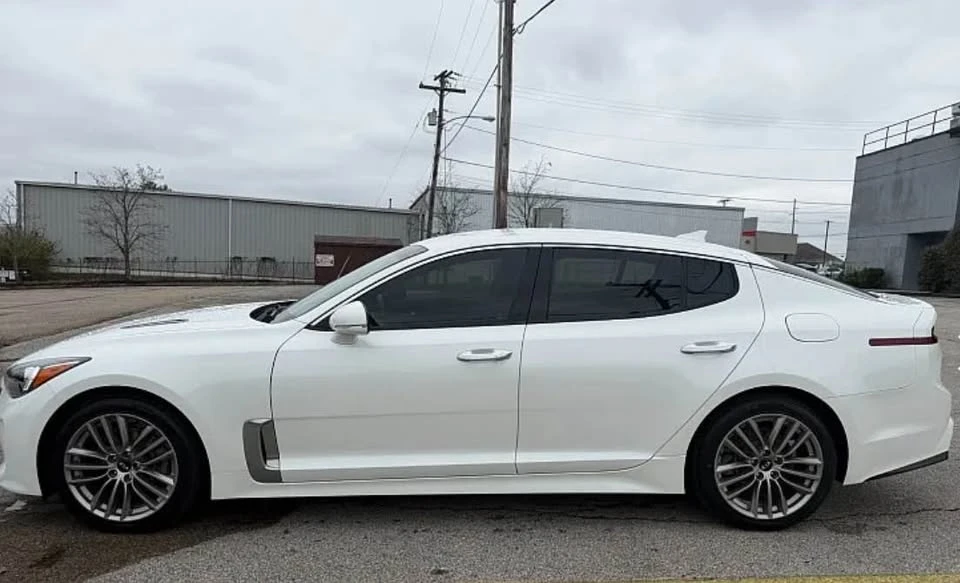 2018 Kia Stinger - Image 15 of 19