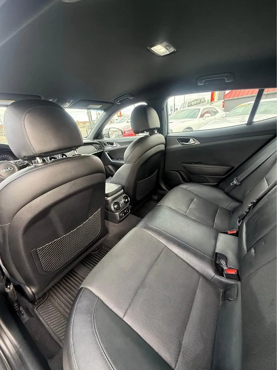 2018 Kia Stinger - Image 6 of 10