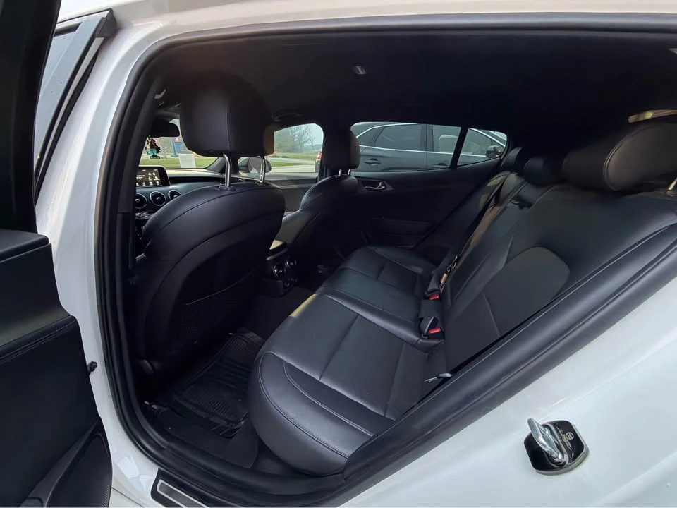 2018 Kia Stinger - Image 11 of 17