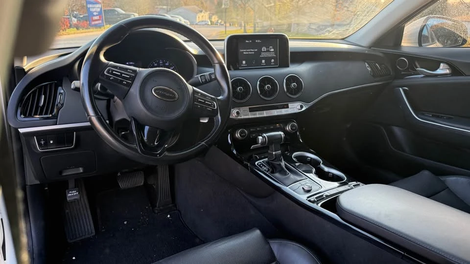 2018 Kia Stinger - Image 11 of 19