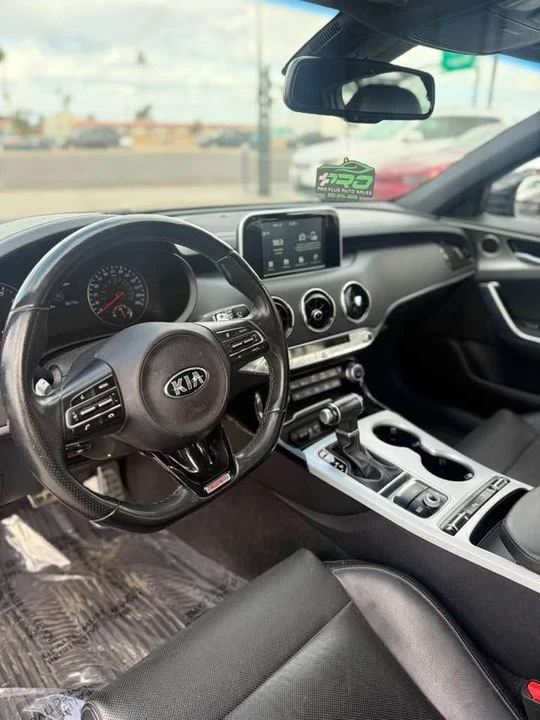 2018 Kia Stinger - Image 8 of 10