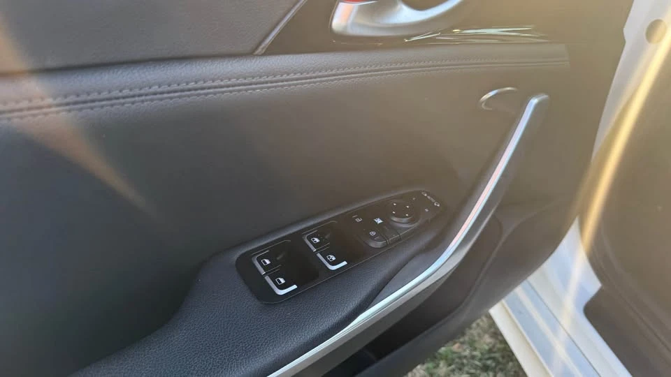 2018 Kia Stinger - Image 9 of 19