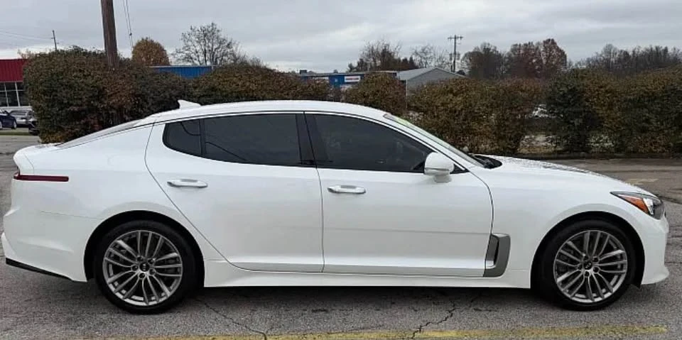 2018 Kia Stinger - Image 16 of 19