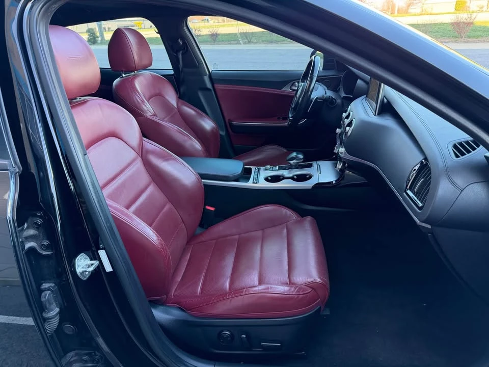 2018 Kia Stinger - Image 11 of 19