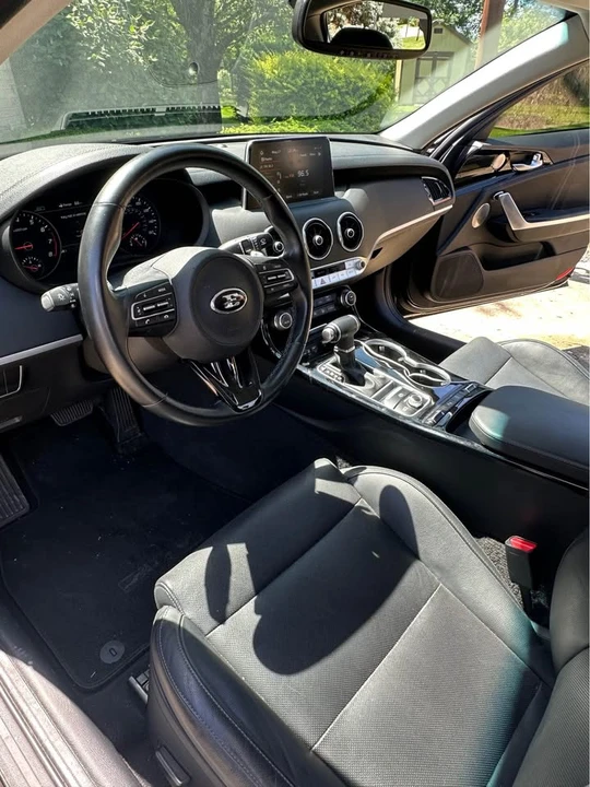 2018 Kia Stinger - Image 9 of 11