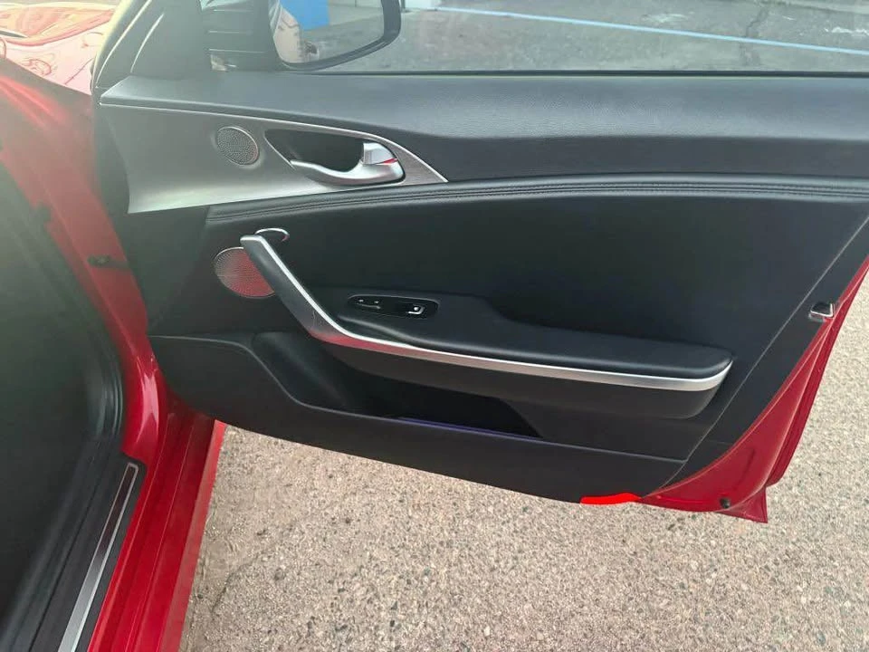 2018 Kia Stinger - Image 12 of 15