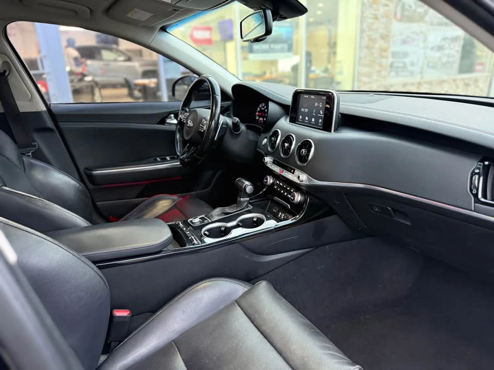 2018 Kia Stinger - Image 18 of 20