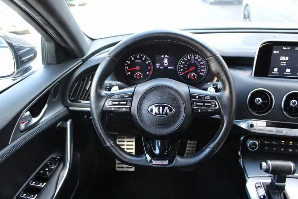 2018 Kia Stinger - Image 11 of 13