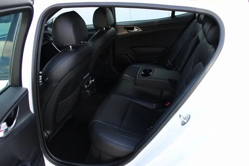 2018 Kia Stinger - Image 10 of 13