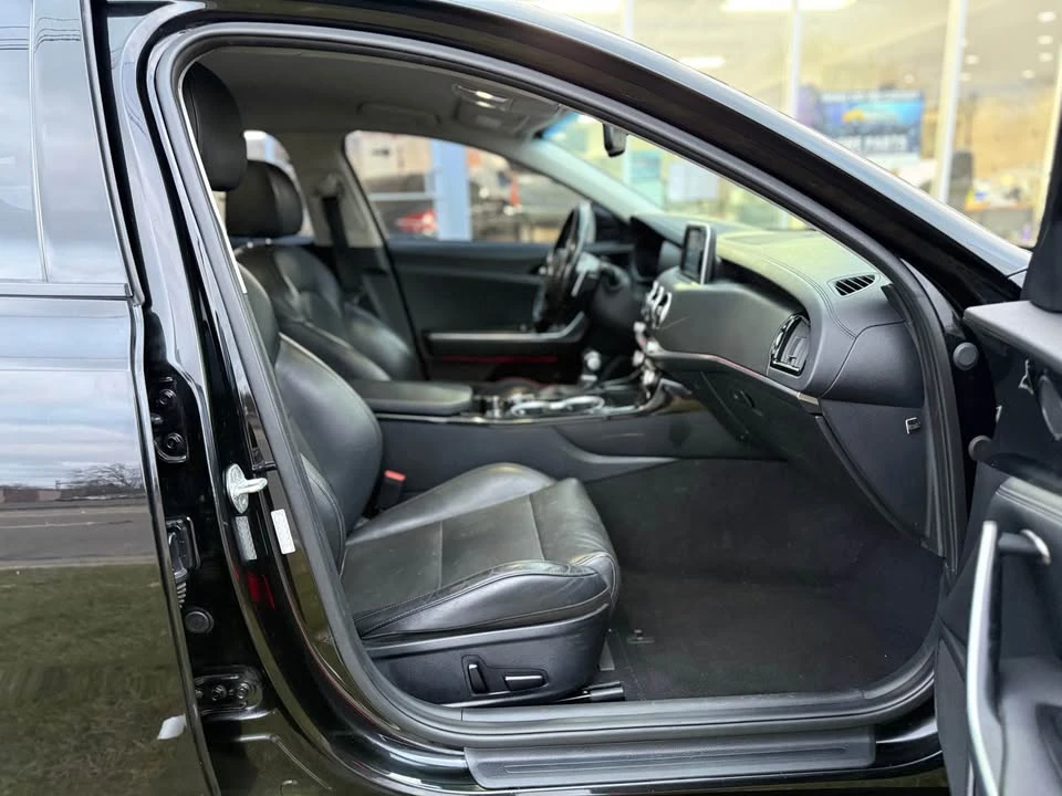 2018 Kia Stinger - Image 17 of 20