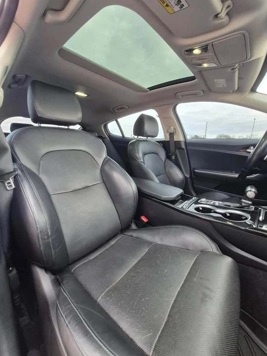2018 Kia Stinger - Image 11 of 20