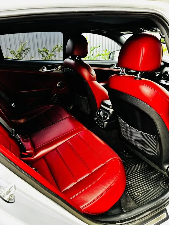2018 Kia Stinger - Image 11 of 15