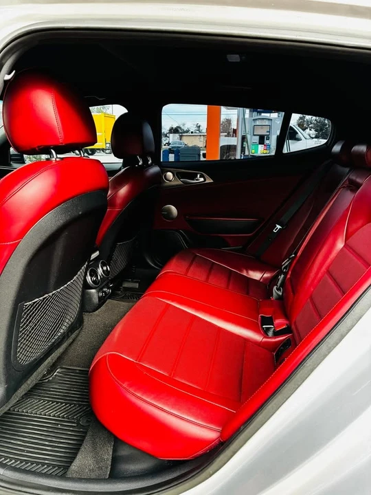 2018 Kia Stinger - Image 10 of 15