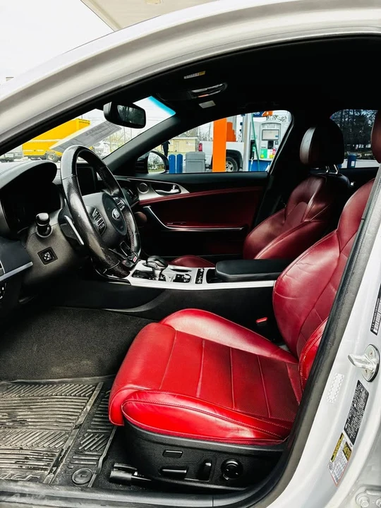 2018 Kia Stinger - Image 8 of 15