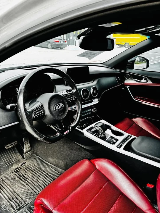 2018 Kia Stinger - Image 9 of 15