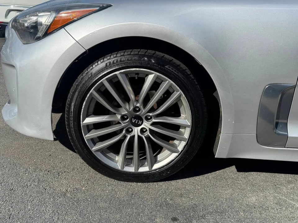 2018 Kia Stinger - Image 9 of 20