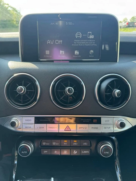 2018 Kia Stinger - Image 17 of 20