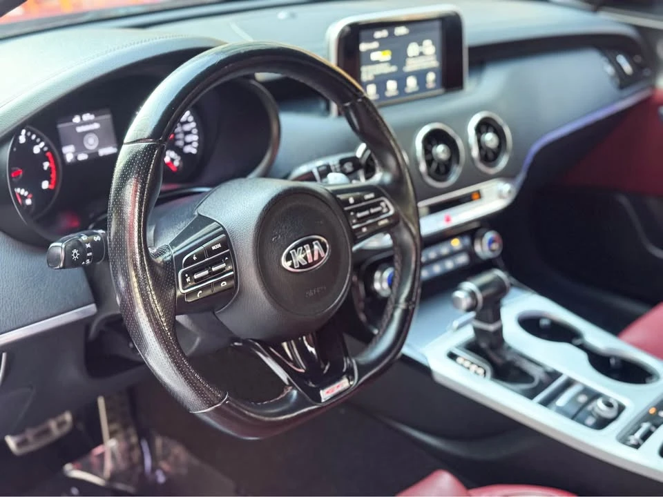 2018 Kia Stinger - Image 8 of 16