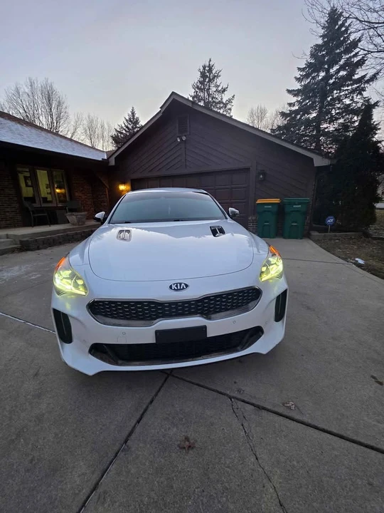 2018 Kia Stinger - Image 2 of 9