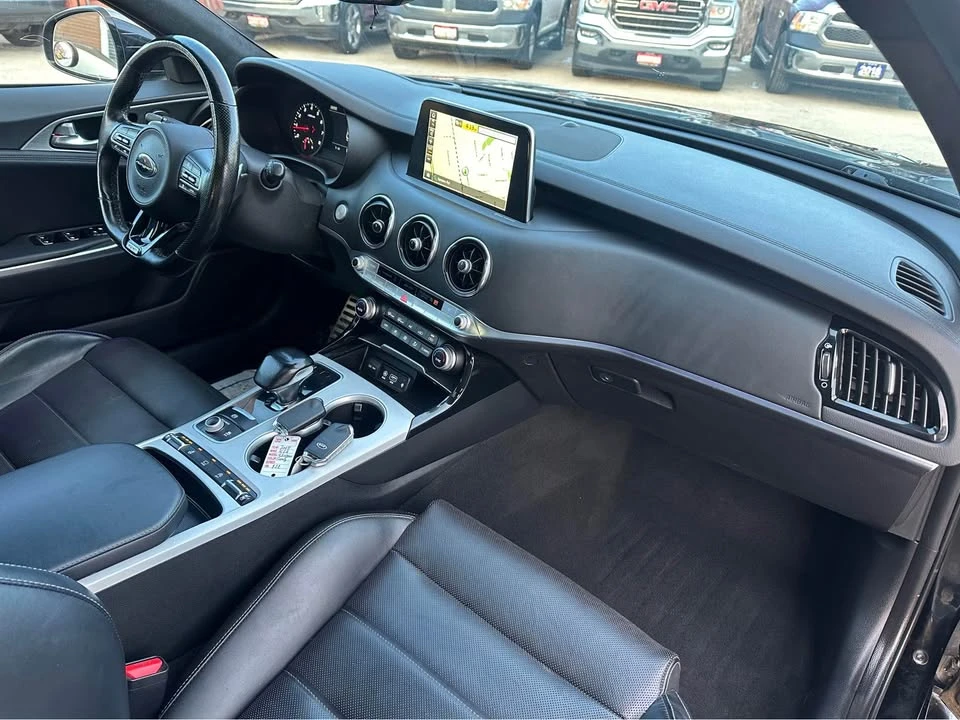 2018 Kia Stinger - Image 13 of 20