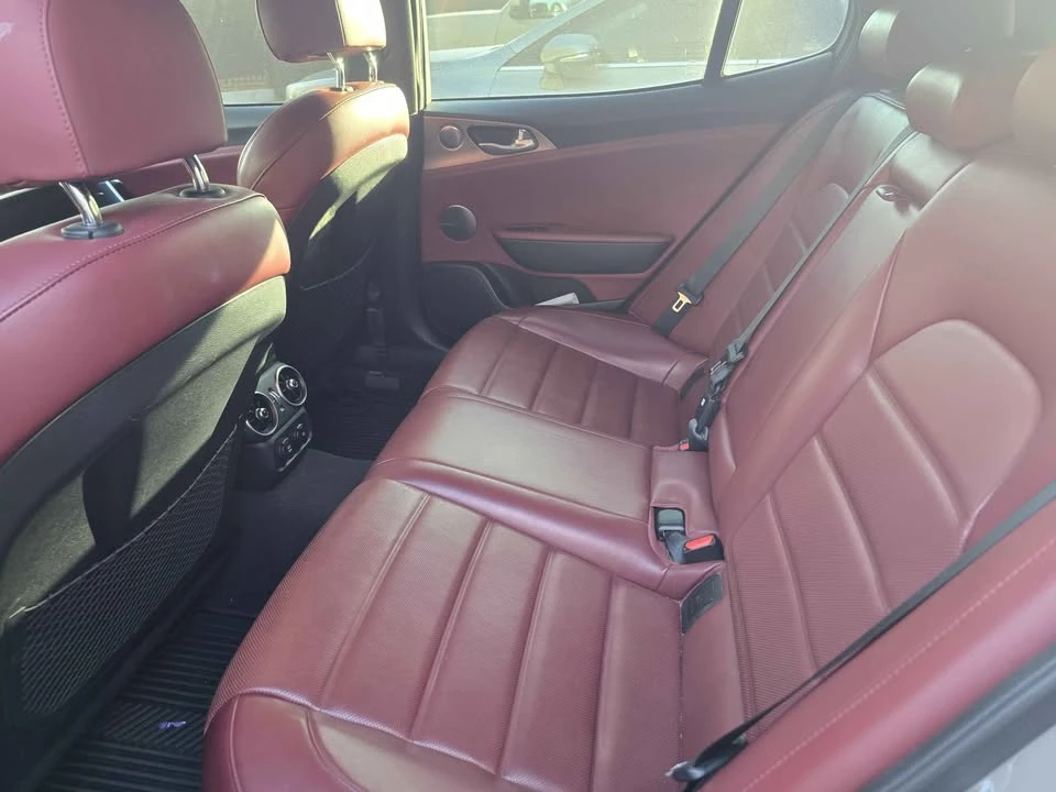 2018 Kia Stinger - Image 4 of 8