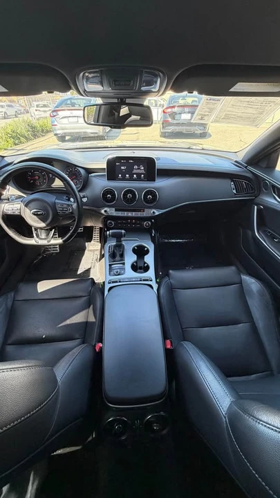 2018 Kia Stinger - Image 8 of 12