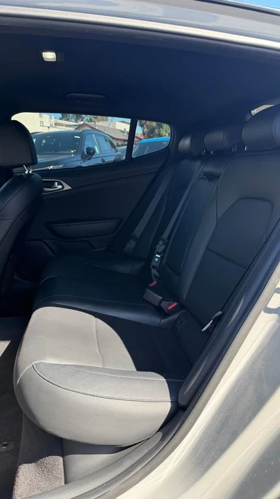2018 Kia Stinger - Image 9 of 12