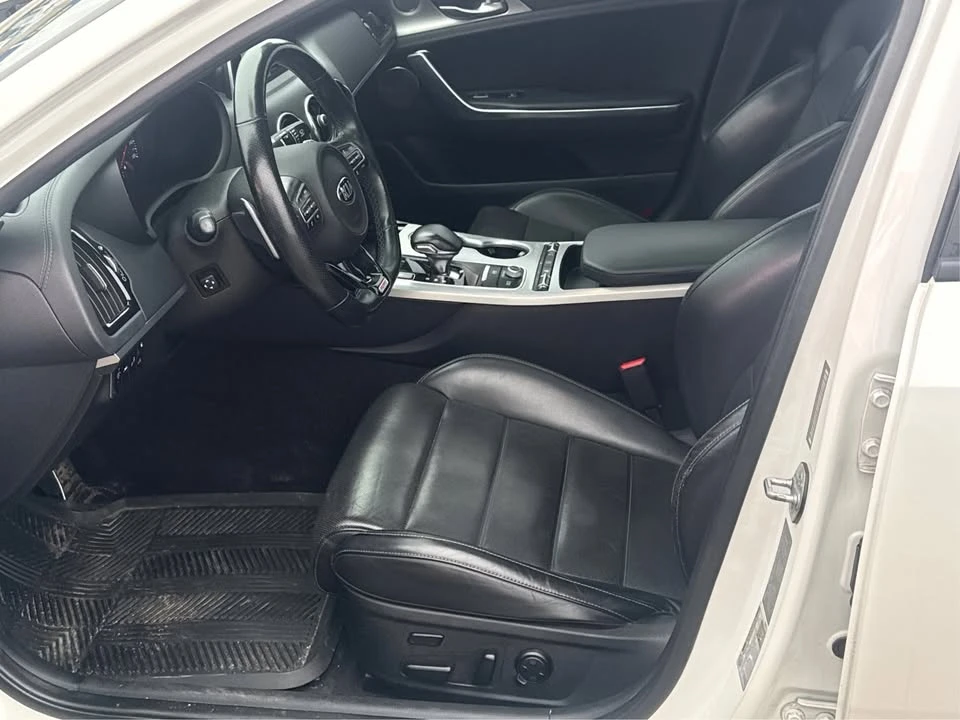 2018 Kia Stinger - Image 9 of 20