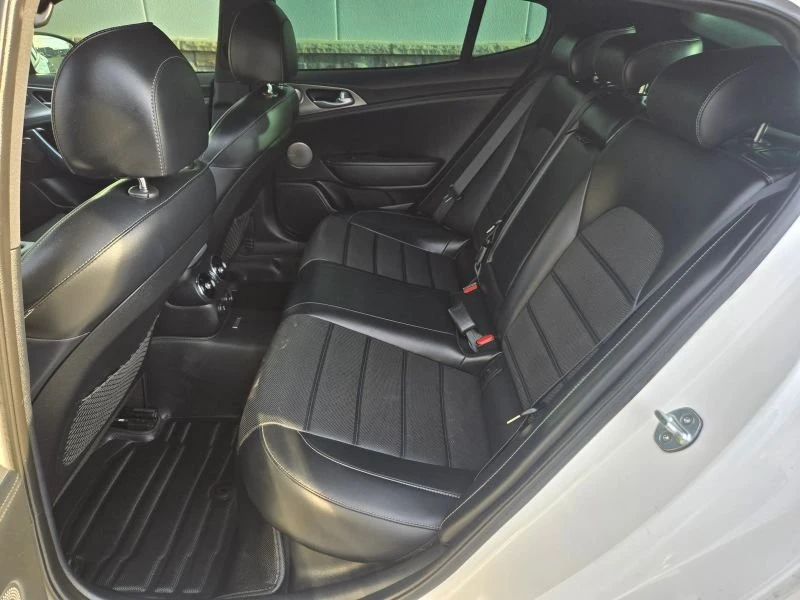 2018 Kia Stinger - Image 4 of 20
