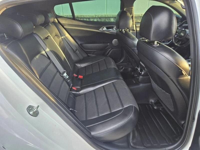 2018 Kia Stinger - Image 17 of 20