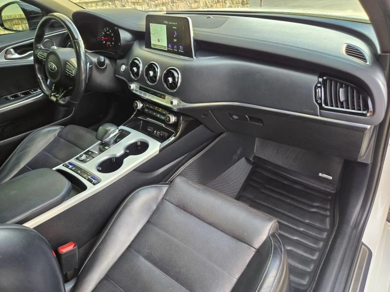 2018 Kia Stinger - Image 18 of 20
