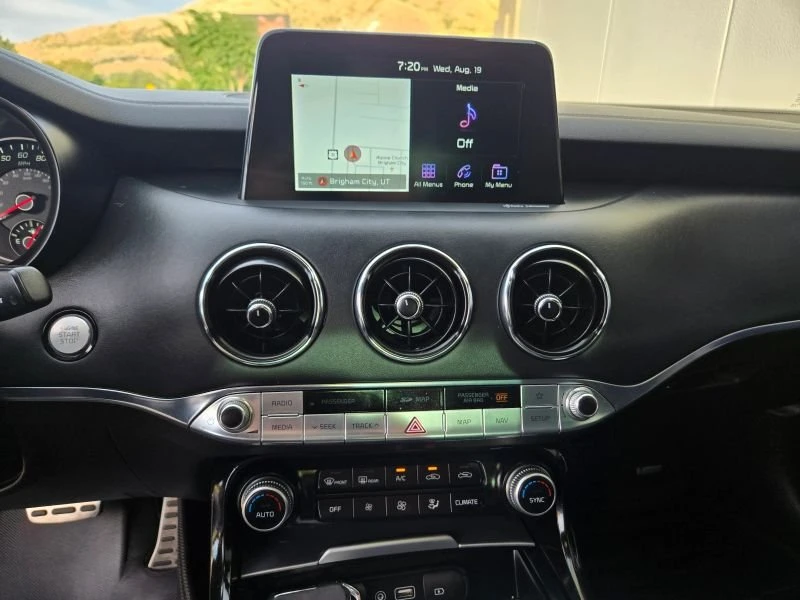 2018 Kia Stinger - Image 8 of 20
