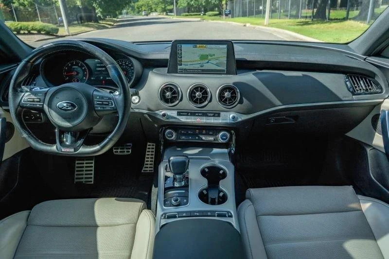 2018 Kia Stinger - Image 17 of 20