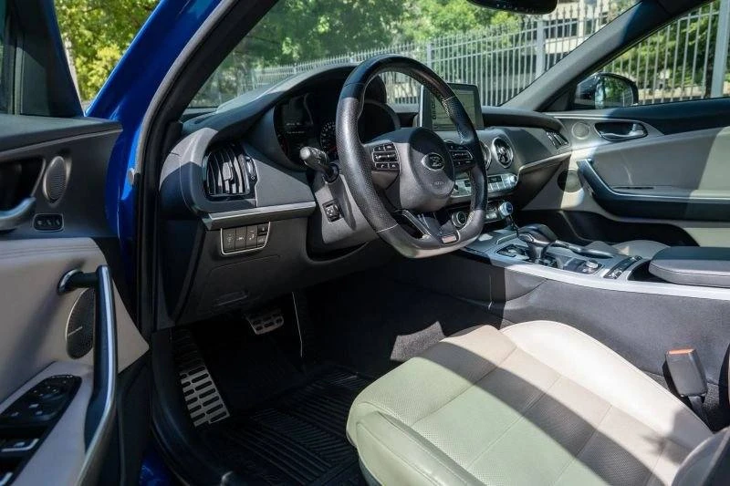 2018 Kia Stinger - Image 10 of 20