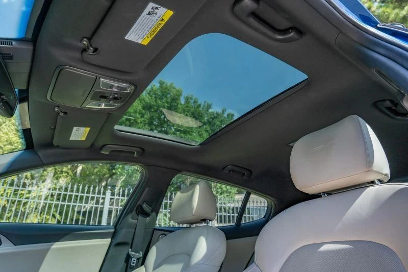 2018 Kia Stinger - Image 12 of 20