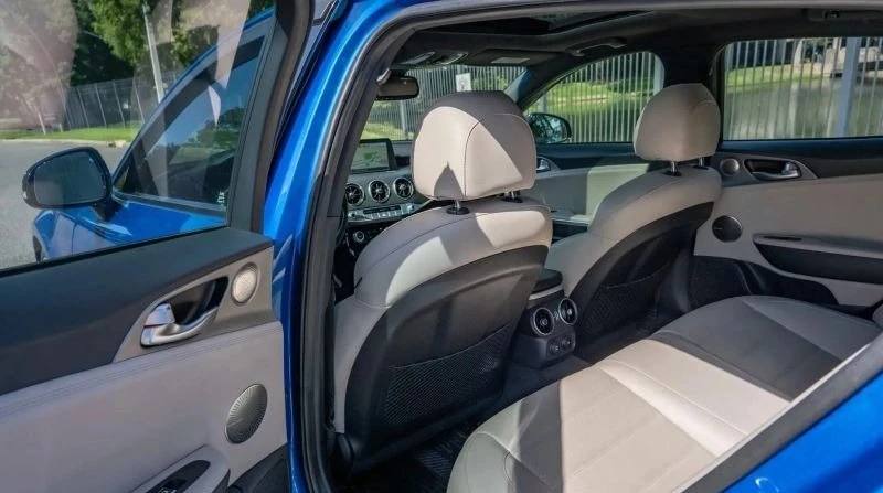2018 Kia Stinger - Image 13 of 20