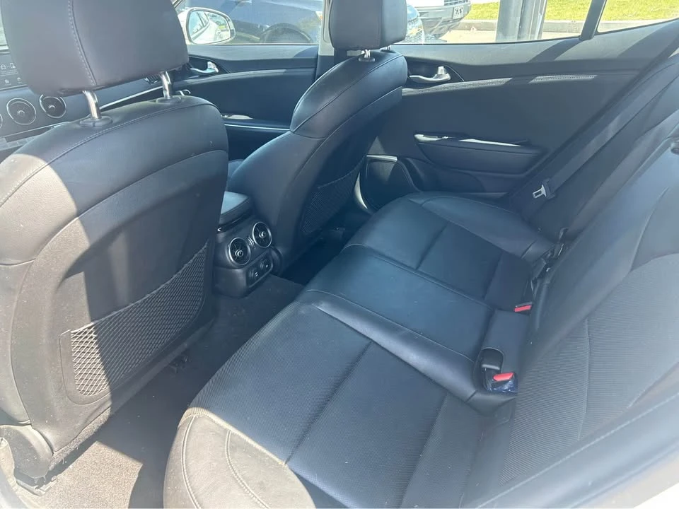 2018 Kia Stinger - Image 12 of 17