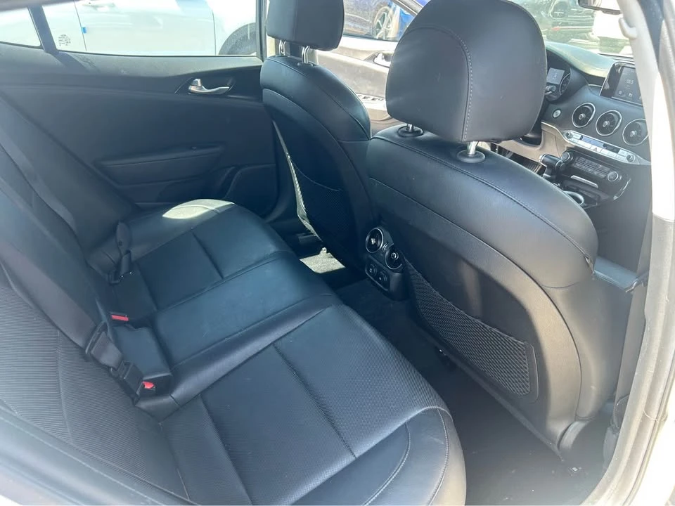 2018 Kia Stinger - Image 11 of 17