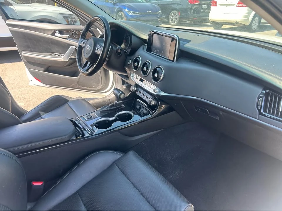 2018 Kia Stinger - Image 9 of 17